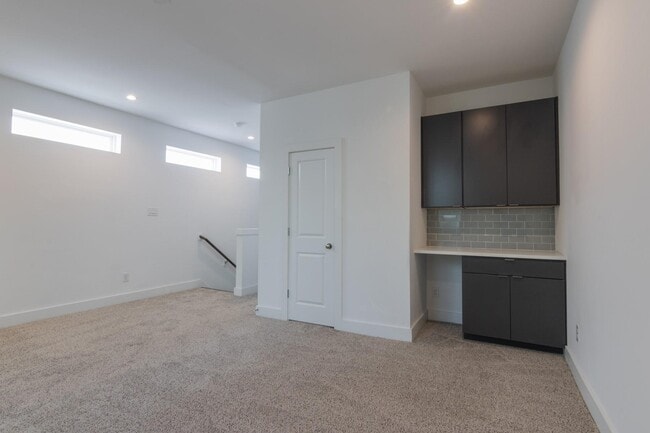 Building Photo - 5841 Dolores St