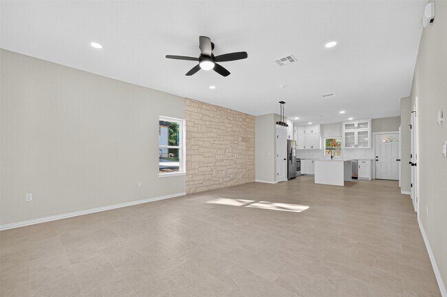 Building Photo - 10594 Rustling Oaks Dr