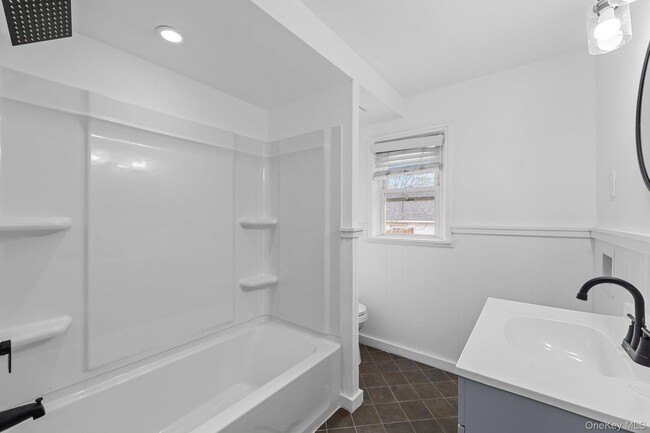 Building Photo - 218 Islip Blvd