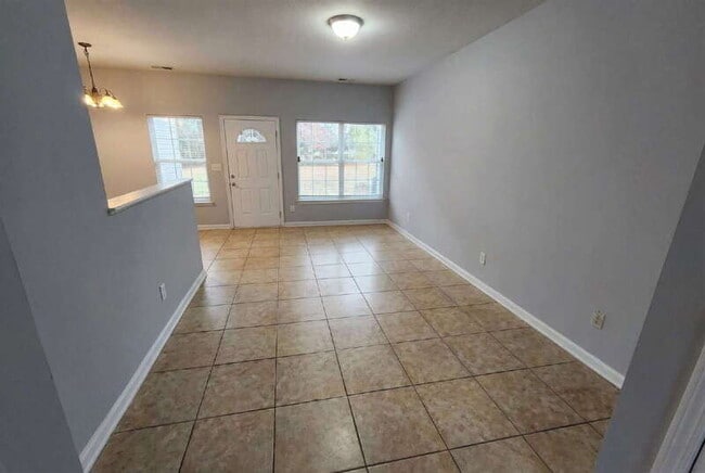 Building Photo - 385 Brookview Dr