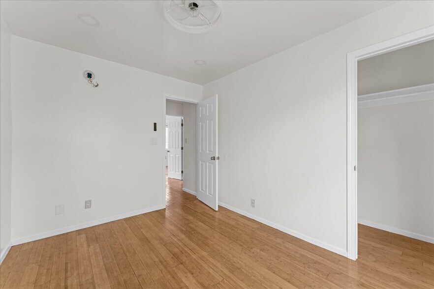 Building Photo - 2217 9th St