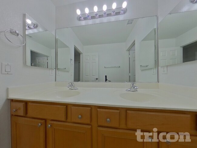 Building Photo - 15034 N 146th Ln