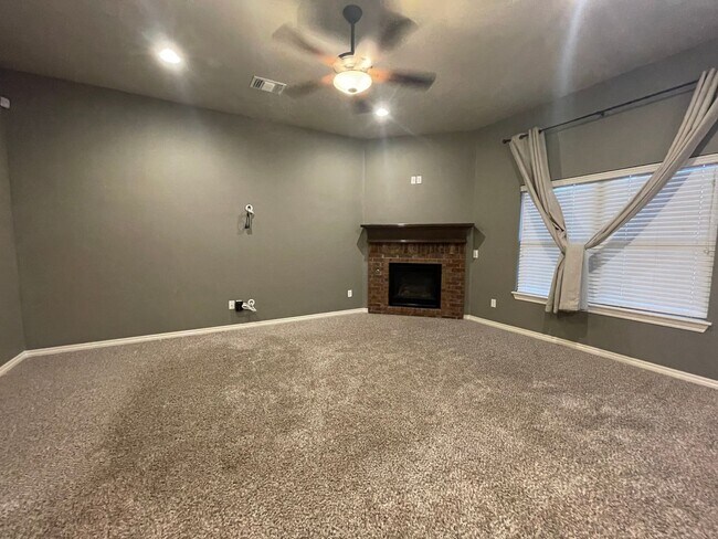 Building Photo - Deer Creek Schools