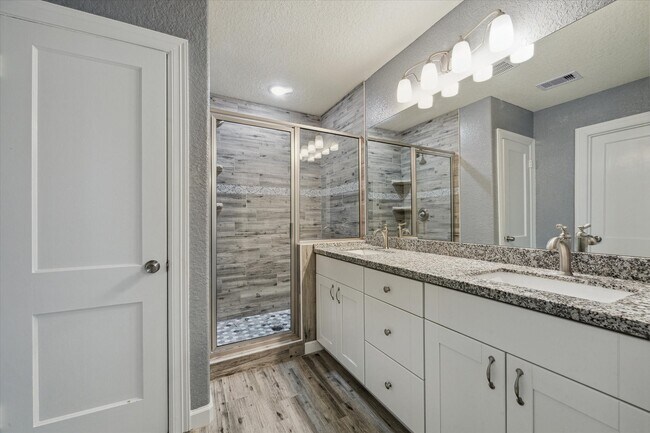 Building Photo - 714 Heisse St