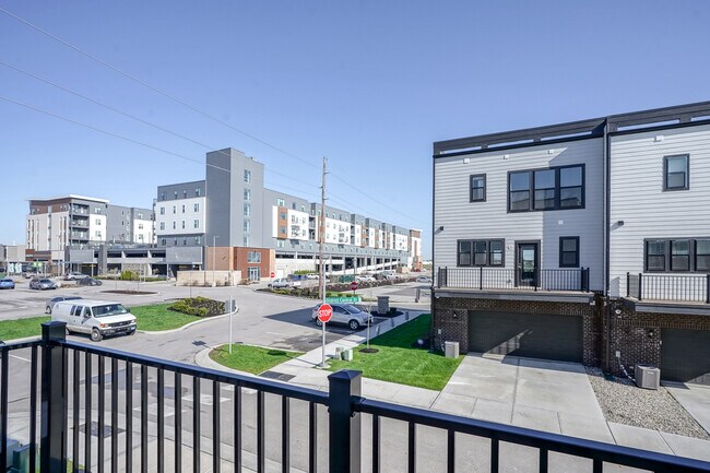 Building Photo - 9728 Junction Sta