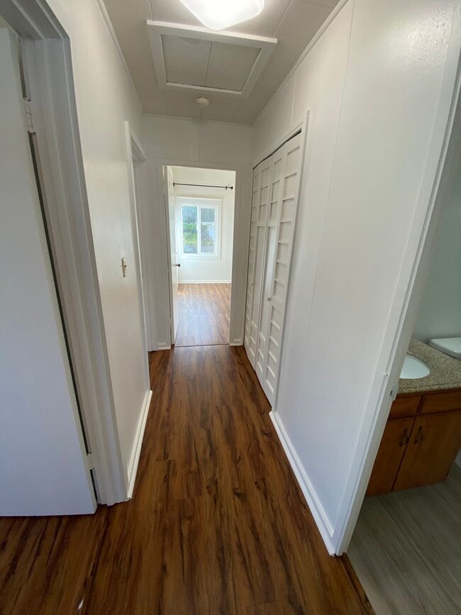 Building Photo - 3 Bedroom, 1.5 Baths