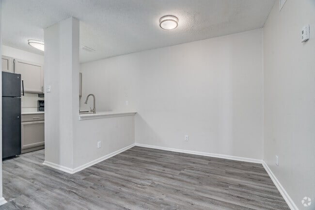 1BR, 1BA - 625SF - Dining Room - Lakeland Apartments