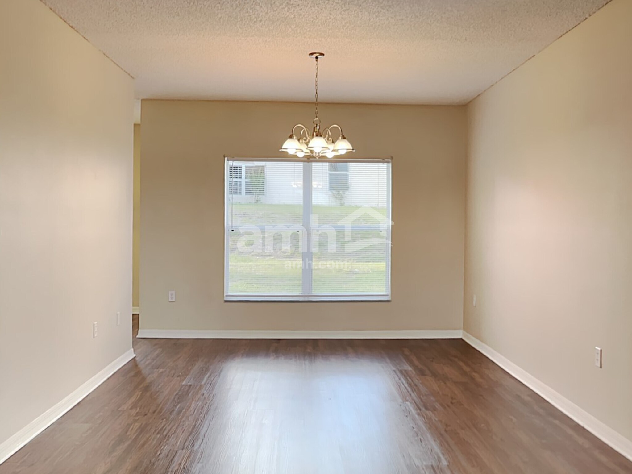 Building Photo - 330 Salmon Ct