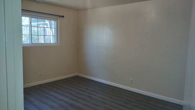 Building Photo - 5490 King Rd