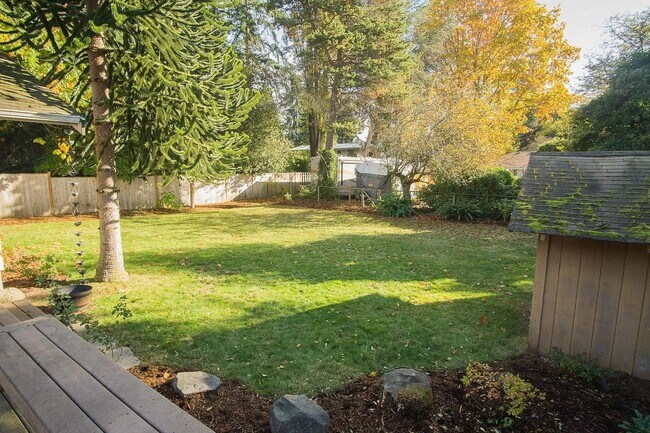 Building Photo - Beautiful and bright 3 bed / 2 bath rambler for rent!