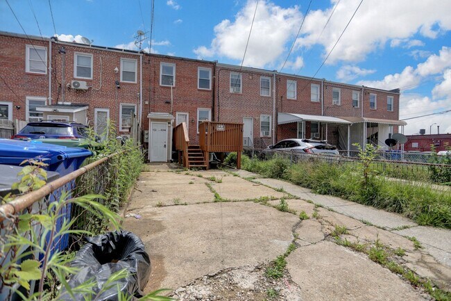 Building Photo - 434 Folcroft St