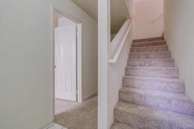 Building Photo - 3BD/3BA Townhome Available in Pacific Beach! ***Get a discounted price for $4,400 if you move in ...