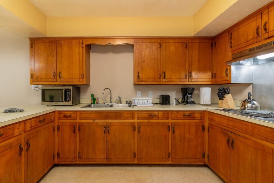 Building Photo - 2118 Skylake Dr