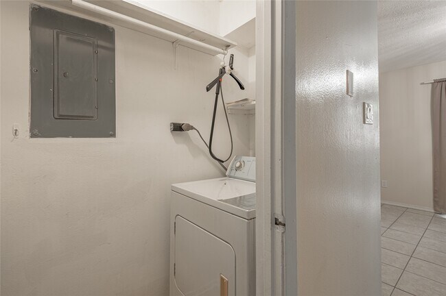 Building Photo - 2521 Crosstimbers Dr