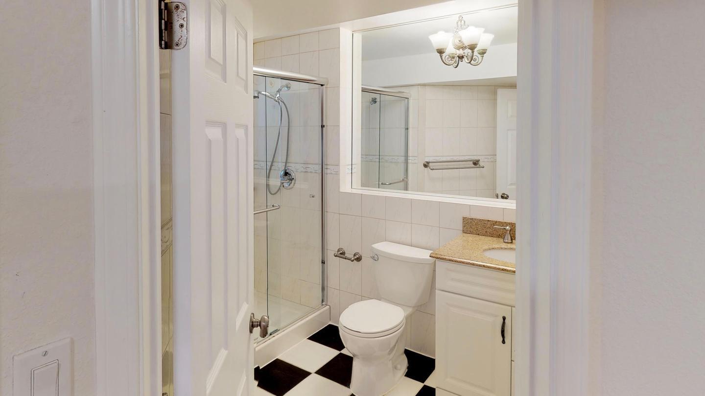 Building Photo - 1582 42nd Ave