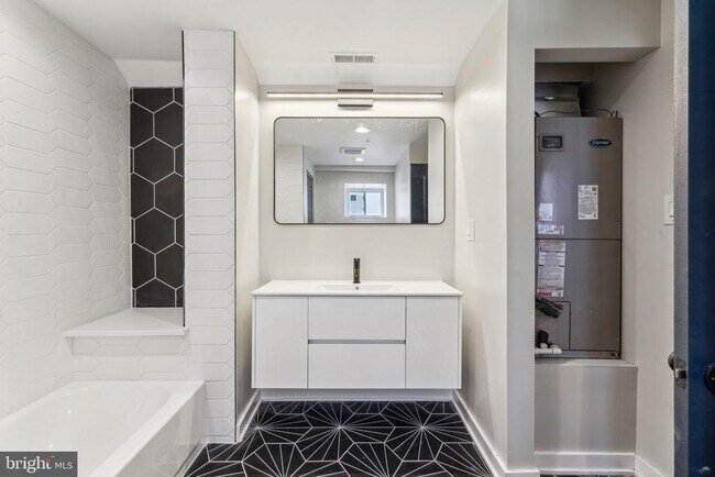 Building Photo - 431 S 62nd St