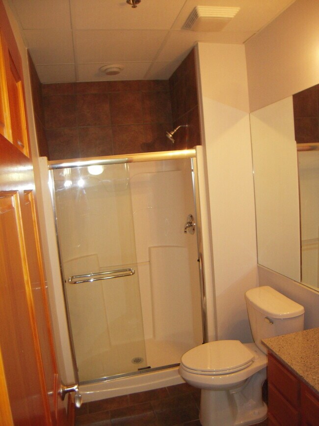 Building Photo - 16649 Oak Park Ave