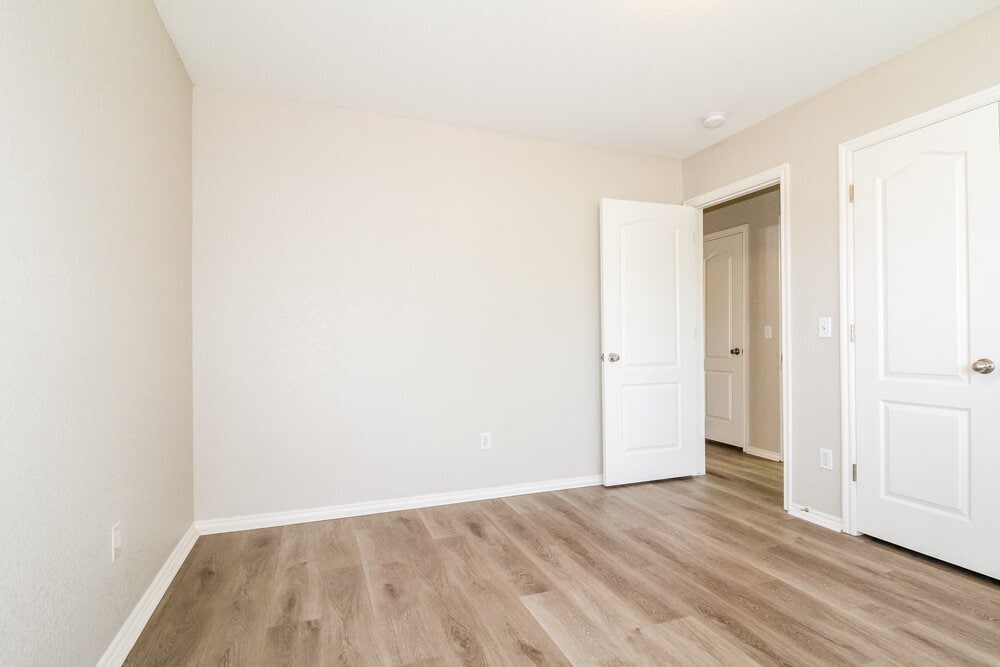 Building Photo - 716 Cavecreek St