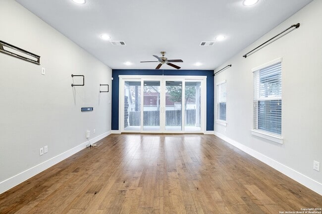 Building Photo - 507 Elmhurst Ave