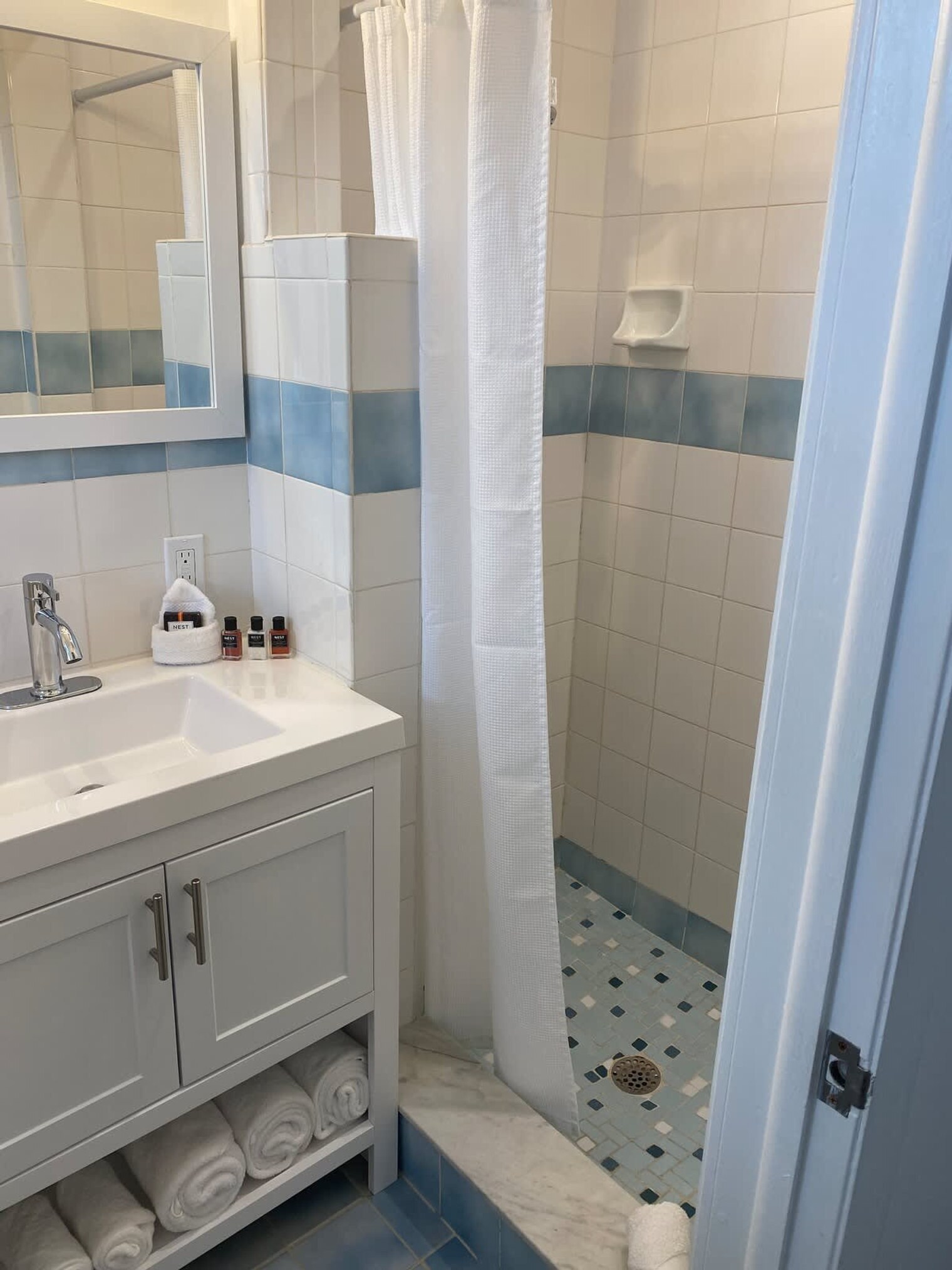 Building Photo - 810 S Surf Rd