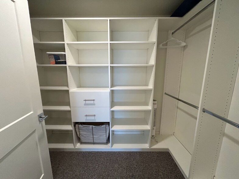 Building Photo - 3578 Rambla Pl