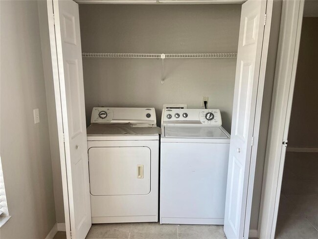 Building Photo - 3350 Pinewalk Dr N