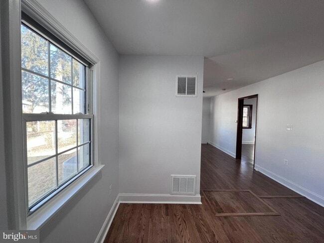 Building Photo - 5604 29th Ave