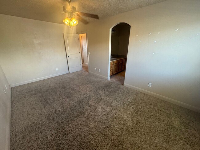 Building Photo - Millcreek Springs Townhome