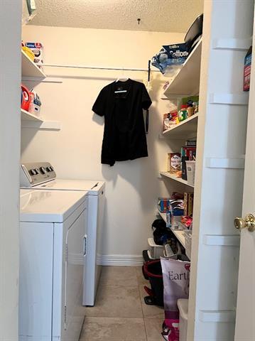 Building Photo - 1964 Hobart Ln