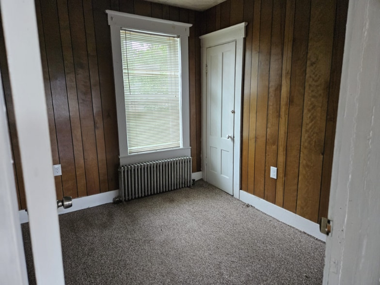 Building Photo - 9 Evergreen Ave