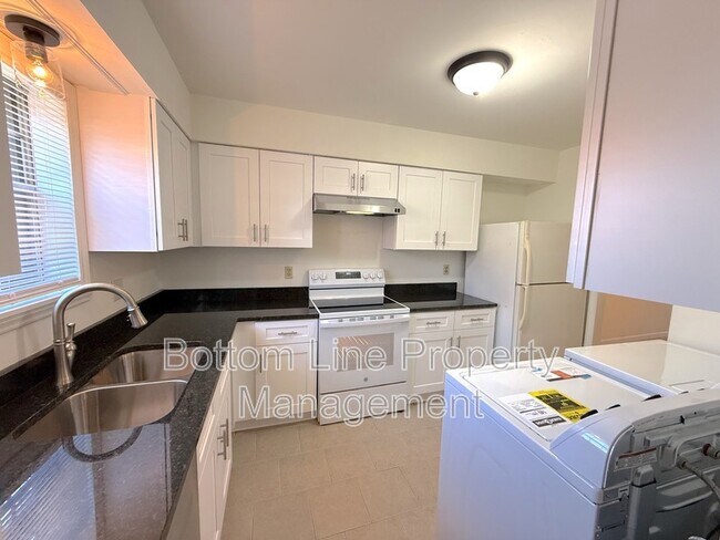 Building Photo - 5810 Hunting Ridge Ln