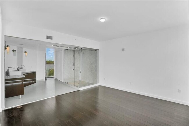 Building Photo - 720 NE 62nd St