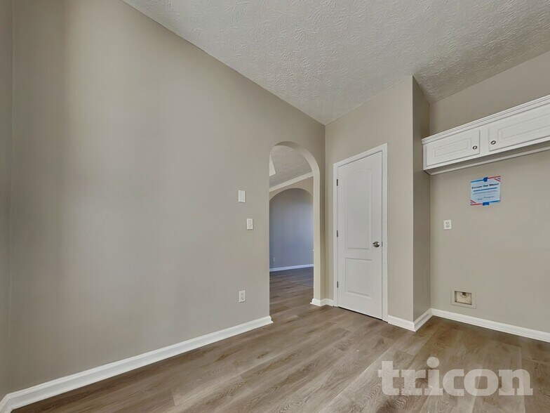 Building Photo - 11906 Fairway Overlook