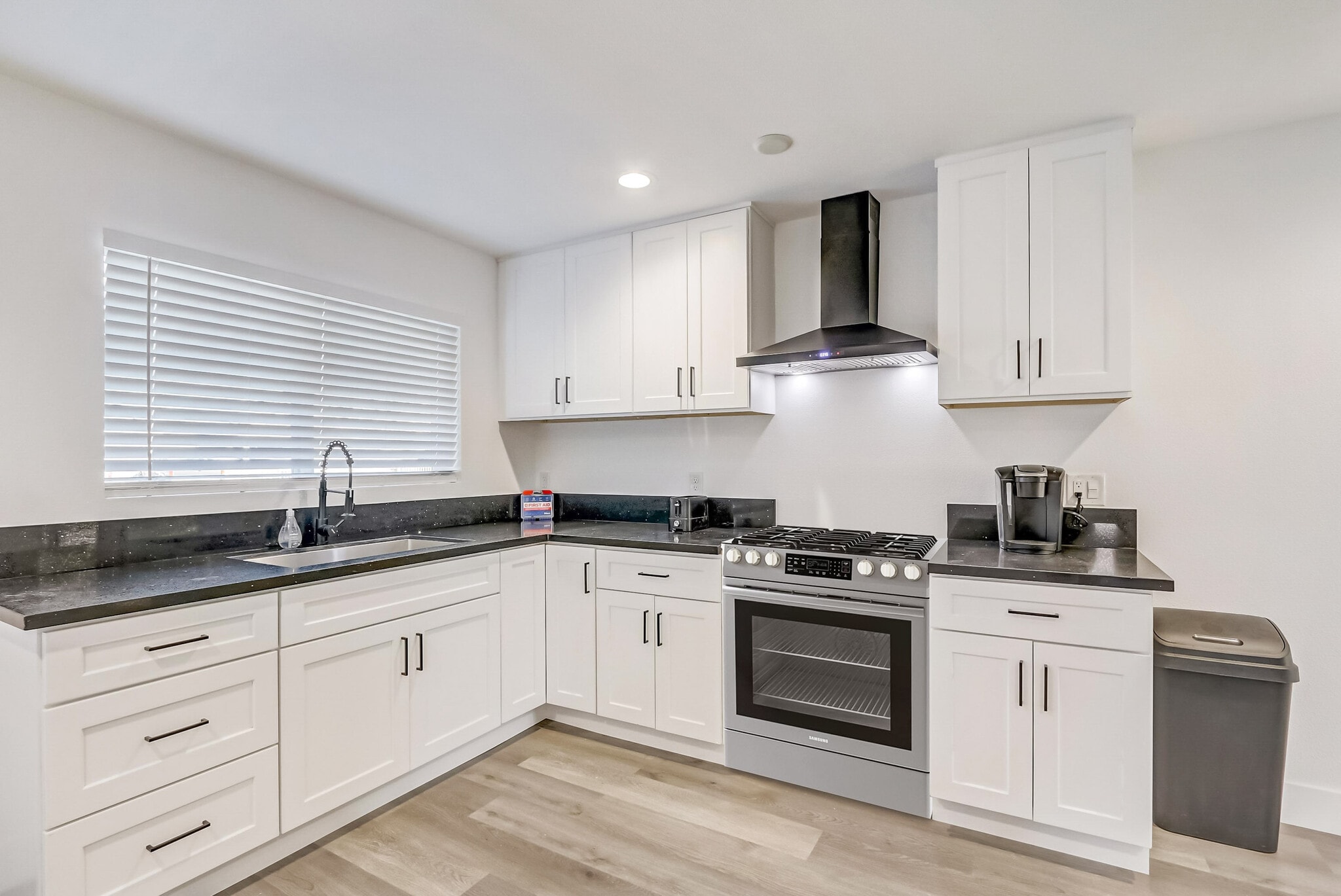 Building Photo - 540 E Saint Louis Ave