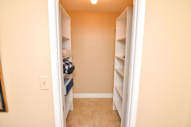 Building Photo - 2661 S Course Dr