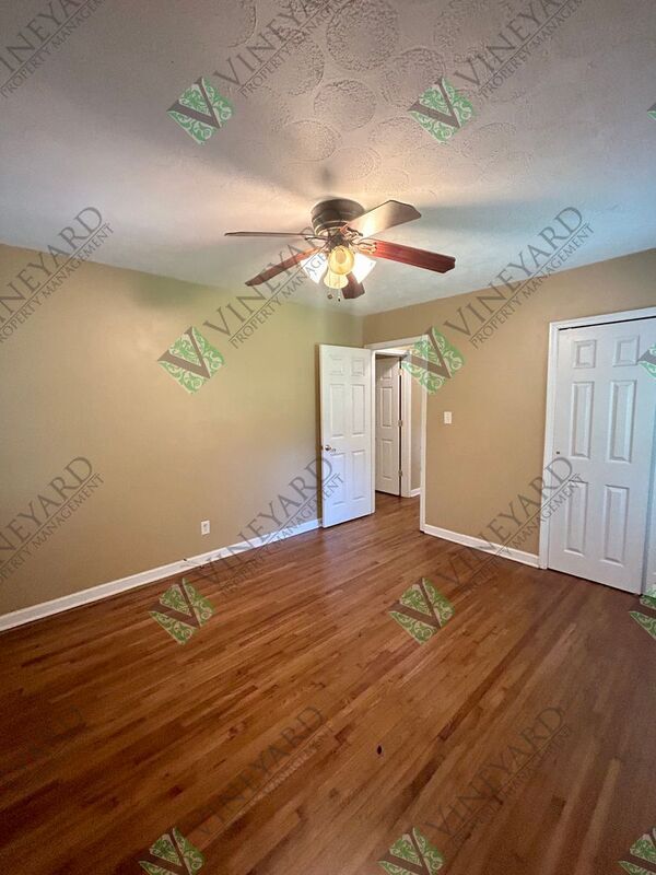 Building Photo - 4306 Hillcrest Dr