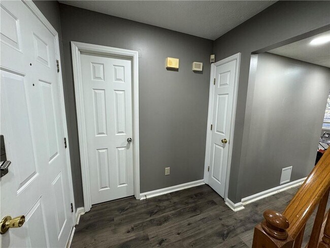 Building Photo - 2630 Garland Way