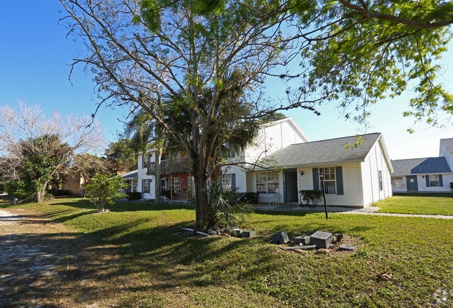 Building Photo - Villas on 16th