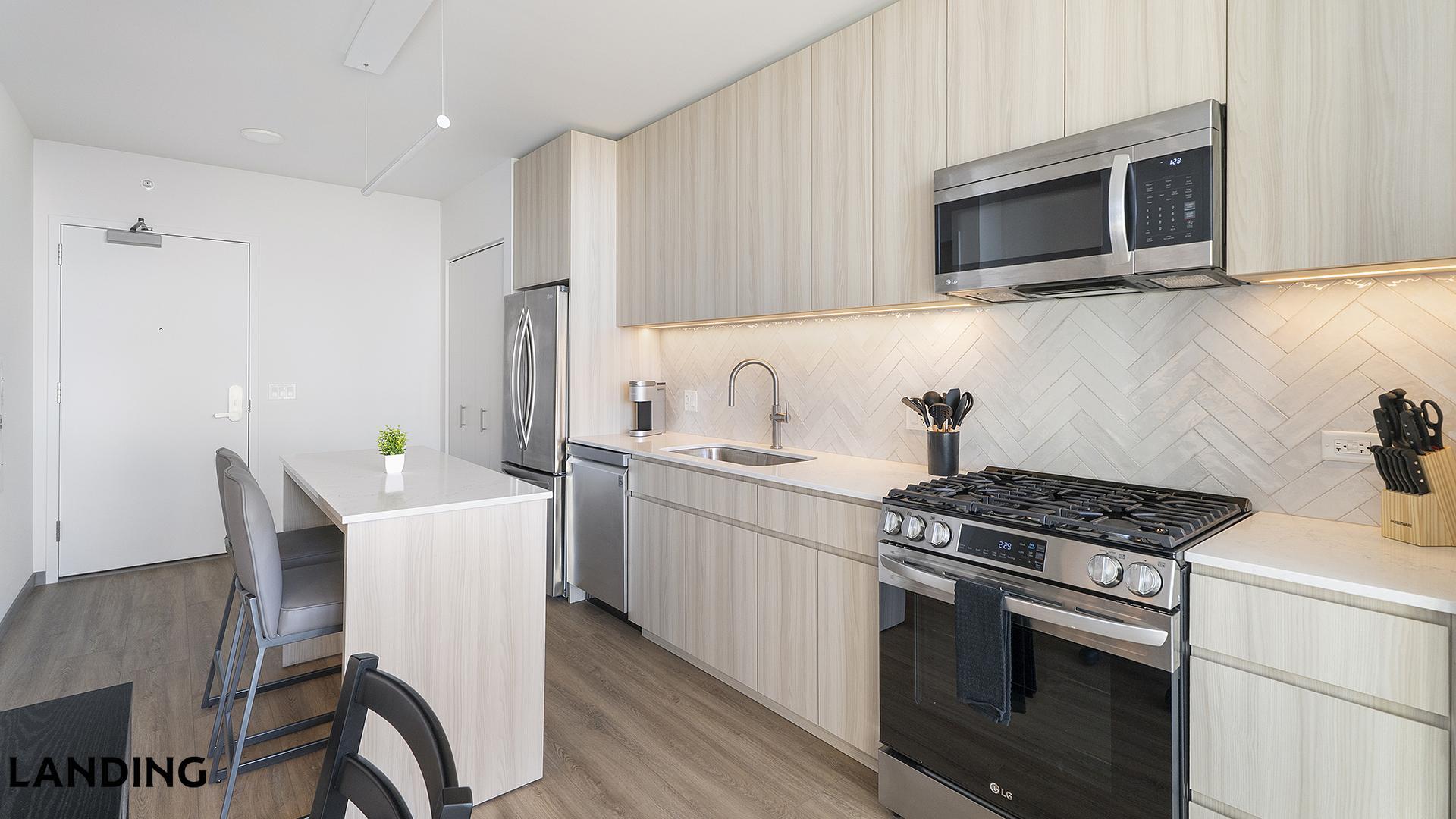 Building Photo - 513 S Damen Ave