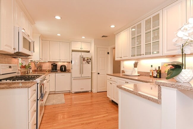 Building Photo - 7 Lynch Ave