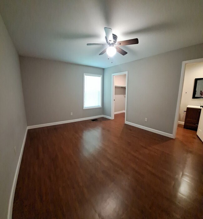 Building Photo - 2 BD/ 2 BA