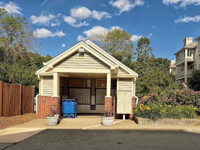 Building Photo - Spacious 2 BED 1.5 BATH Condo rental close to Quincy Center!