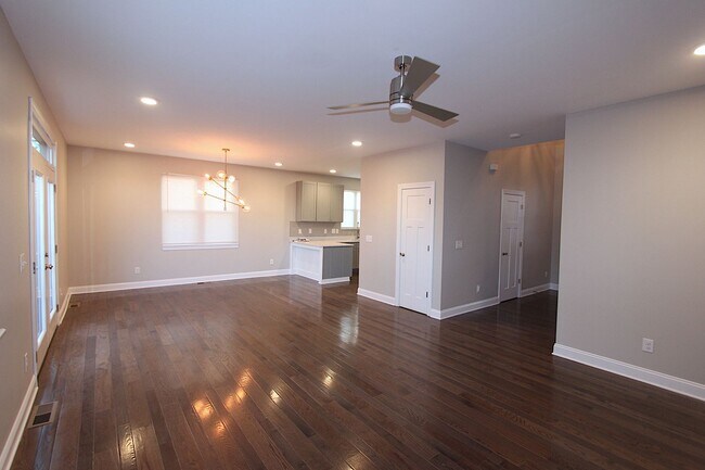 Building Photo - Modern Style Home in Downtown Durham!