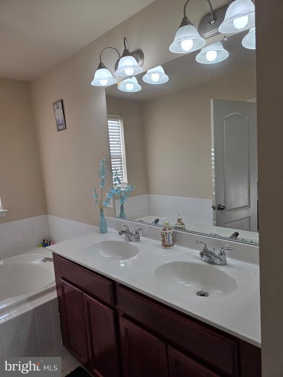 Building Photo - 11875 Snowden Farm Pkwy