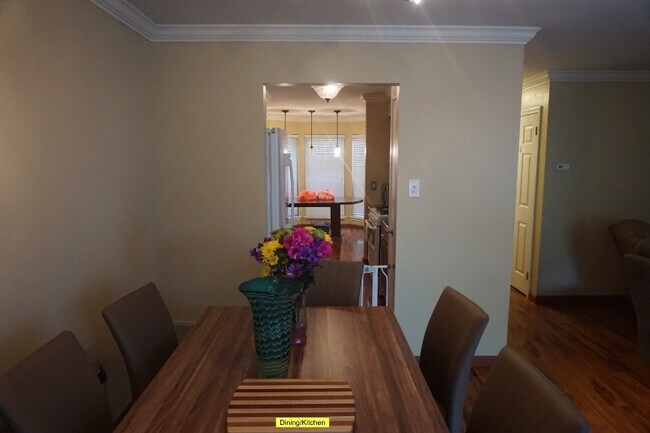 Building Photo - 10 Carlyle Ct