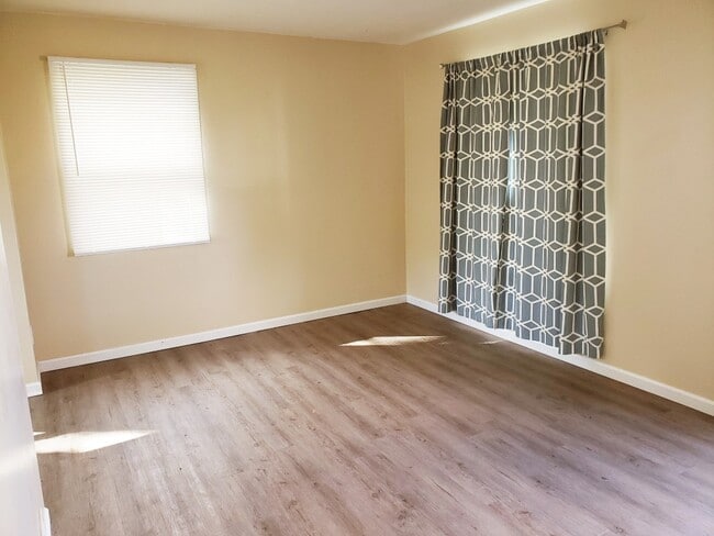 Building Photo - 2803 Normandy Rd