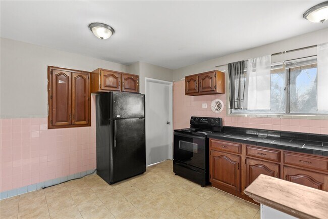 Building Photo - 1158 Reale Ave