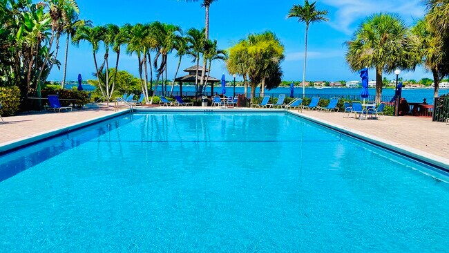 Building Photo - 107 Half Moon Cir