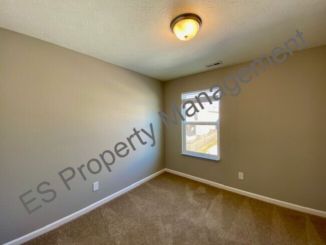 Building Photo - Beautiful 4 bedroom, 2.5 bathroom home in Ingalls- Prairie Hollow Community