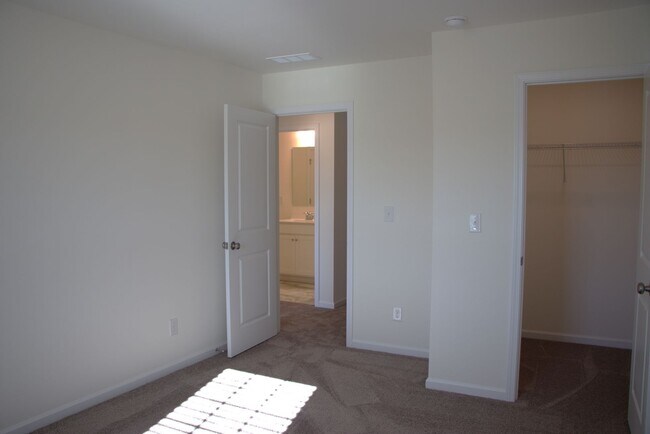 Building Photo - 2857_YEAGER DR NW